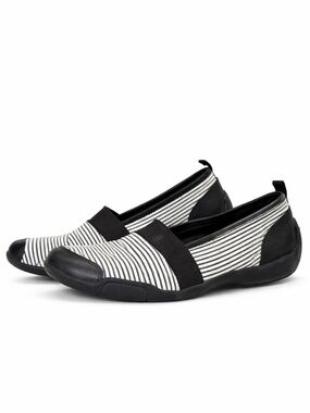 Ros Hommerson Black & White Striped Leather Slip-On Shoes – Size 9 GUC